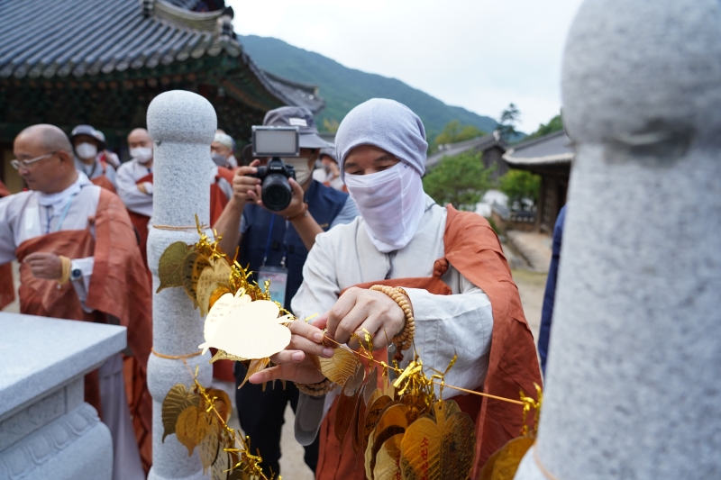 천은사를 참배하는 순례대중 (5)